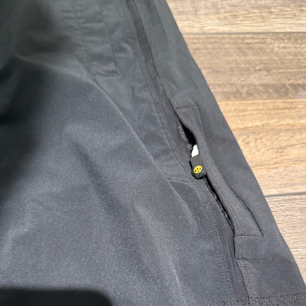 Men's lululemon Shorts Medium - Picture 2 of 6